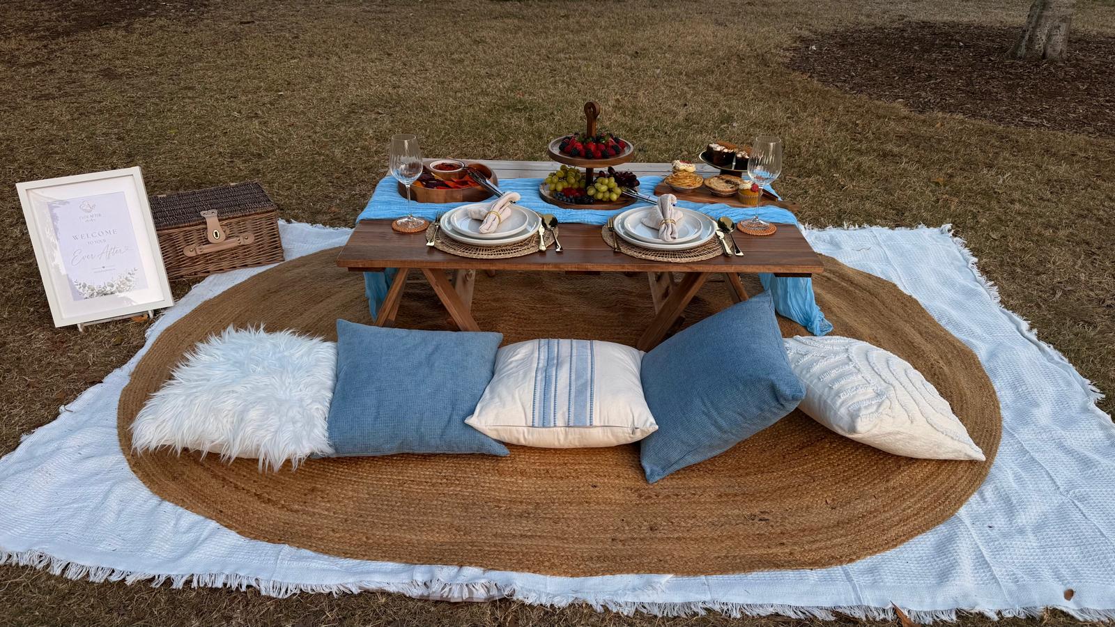 Blue date picnic theme